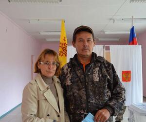 Светлана и Алик Карамзины проголосовали на избирательном участке 730, находящемся в Солдыбаевской ООШ им. А.Г. Журавлева