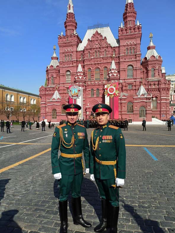 Участницы парада. Участник парада. Участник парада 2013. Знаменка 9 мая парад. Парад Шугаев.