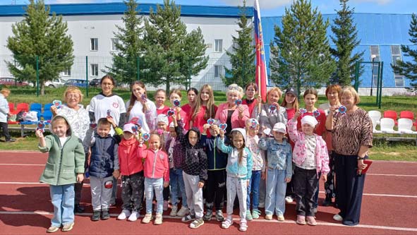 Маленькие патриоты под флагом России