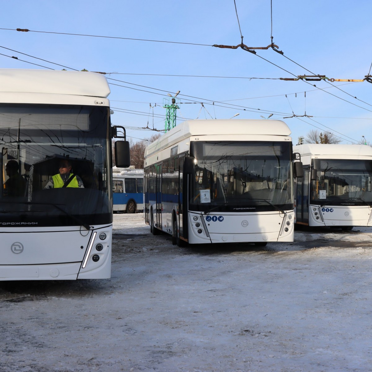 Шахты трамвайное депо. Трамвайное хозяйство. Зиу 682 квр иваново. Автономный троллейбус. Зиу-9 троллейбус.