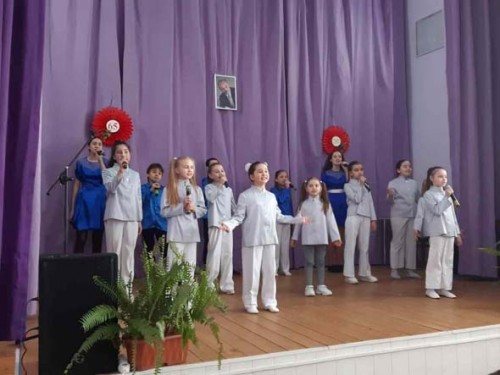 В песнях и танцах