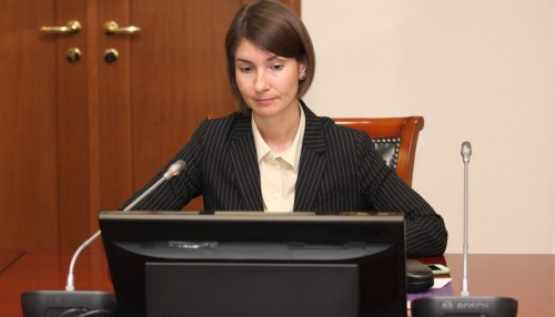 Майнина на планерке 1400x800