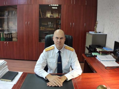 Служа закону